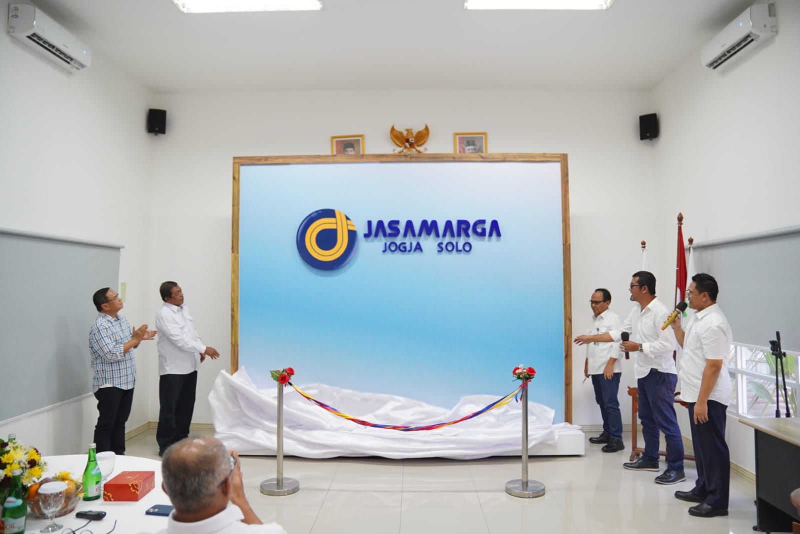 Sesuai hasil Rapat Umum Pemegang Saham PT Jogjasolo Marga Makmur berganti nama beserta logo Perusahaan menjadi PT JASAMARGA Jogja Solo (PT JMJ)